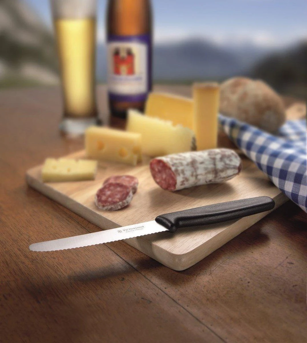 Victorinox Swiss Classic Tafelmessenset - 11cm - 3-delig - Zwart - Gekarteld - RVS En Kunststof 5 Victorinox Swiss Classic Tafelmessenset - 11cm - 3-delig - Zwart - Gekarteld - RVS En Kunststof - Afbeelding 3