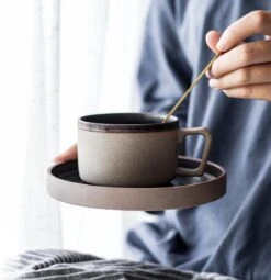 House Of Husk® Keramieke Kop En Schotel Set - Koffiekopjes - Theemokken - Koffiemokken - 250 Ml - Bruin Aardewerk -Bestek Verkoop 1161x1200 1