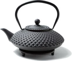 Tealøv THEE SET 1,25 LITER GIETIJZER | COMPLETE SET IN GESCHENKDOOS | Gietijzeren Theepot Met Roestvrijstalen Zeef, Gietijzeren Theekopjes En Onderzetter | In Authentiek Japanse Stijl | Kambin Zwart -Bestek Verkoop 1200x1009 2