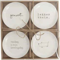 Bord Set Van 4 Stuks ø15cm . Met Tekst Geniet / Lekker/ Vandaag Is Mijn Lievelingsdag /hondje Gusta