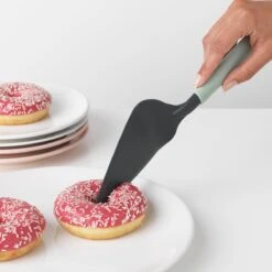 Brabantia Tasty+ Taartschep Plus Snijrand - Jade Green 7 Brabantia Tasty+ Taartschep Plus Snijrand - Jade Green -Bestek Verkoop 1200x1200 1168