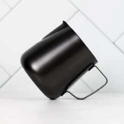 Melkopschuimkannetje Essentials - Zwart - 350ml - Melkkannetje Opschuim - Melkkannetje RVS - Melkkan 9 Melkopschuimkannetje Essentials - Zwart - 350ml - Melkkannetje Opschuim - Melkkannetje RVS - Melkkan -Bestek Verkoop 1200x1200 673