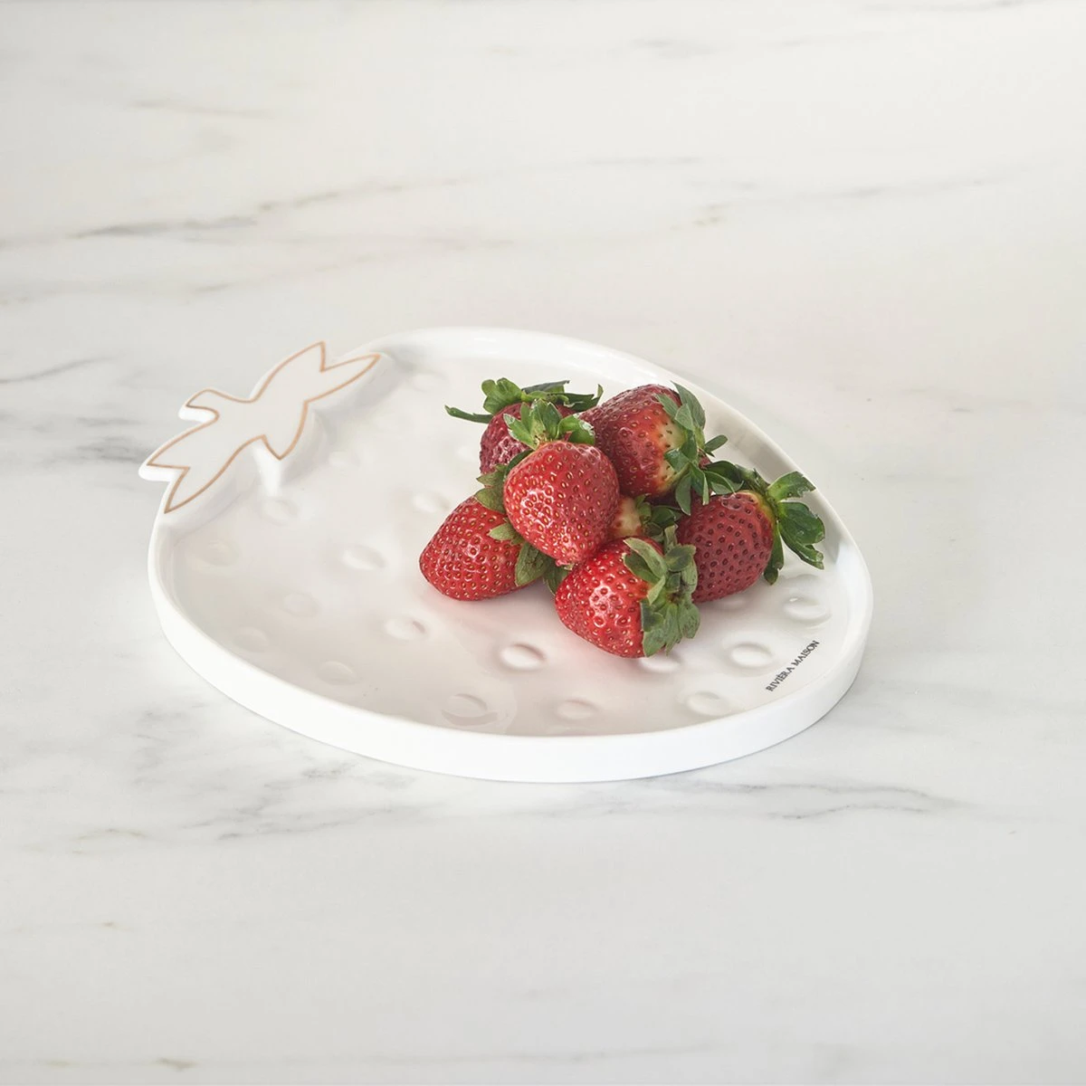 Riviera Maison Serveerschaal Aardbei, Zomers Serveerbord Voor Fruit - Tasty Strawberry Serving Dish - Wit / Goud - Porselein - 1 Stuk 6 Riviera Maison Serveerschaal Aardbei, Zomers Serveerbord Voor Fruit - Tasty Strawberry Serving Dish - Wit / Goud - Porselein - 1 Stuk - Afbeelding 4