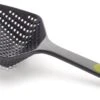 Joseph Joseph Scoop Plus Vergietlepel - Schuimspaan - Frituurschep -Bestek Verkoop 1200x606 1
