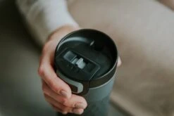 Kambukka Etna Grip Thermosbeker 500 Ml - Makkelijk Reinigen - Lekvrije Koffiebeker - Zwart -Bestek Verkoop 1200x800 19