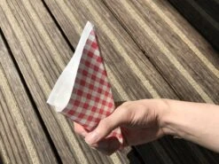 Papieren Frietzak - 30 Stuks - Kleine Patat Maat K14 - Boerenbont - Rode Ruitjes - Puntzak - Patatzak - Traktaties -Bestek Verkoop 1200x899 7