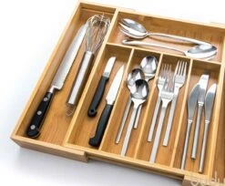 Budu Uitschuifbare Bamboe Bestekbak #38 (38 Cm Diep) - Bestekcassette Hout - Besteklade - 38 X 29,5 - 47,8 Cm - 5/7 Vakken -Bestek Verkoop 1200x990 2