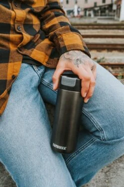 Kambukka Olympus Thermosbeker 500 Ml - Makkelijk Reinigen - Lekvrije Koffiebeker - RVS - Darkness -Bestek Verkoop 800x1200 1