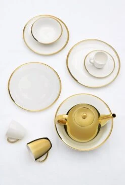 Vtwonen Serviesset - Wit/Goud - Porselein - 36-Delig -Bestek Verkoop 809x1200