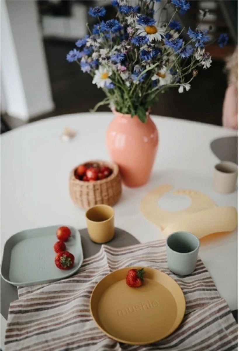 Mushie - Kinderservies Borden Vierkant (Set Van 2) - Borden - Sage 4 Mushie - Kinderservies Borden Vierkant (Set Van 2) - Borden - Sage - Afbeelding 2