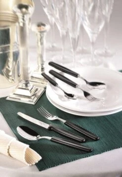 Victorinox Swiss Classic Tafelmessenset - 11cm - 3-delig - Zwart - Gekarteld - RVS En Kunststof 11 Victorinox Swiss Classic Tafelmessenset - 11cm - 3-delig - Zwart - Gekarteld - RVS En Kunststof -Bestek Verkoop 827x1200 2