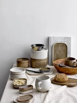 Bloomingville Addison Mokken - Aardewerk - Set Van 3 9 Bloomingville Addison Mokken - Aardewerk - Set Van 3 -Bestek Verkoop 899x1200 8